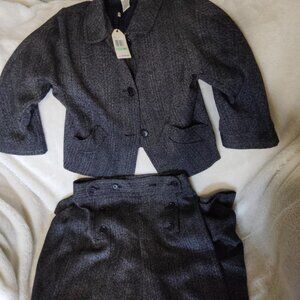 Studio M Dress Suit Jack size 8 and pants size 6 New with tags Black and White